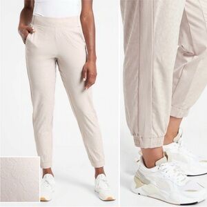 ATHLETA Brooklyn Textured Joggers Pants Animal Leopard Print Abalone Gray sz 2